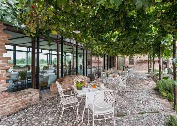 Antica Corte Pallavicina Relais Летний дом Polesine Parmense